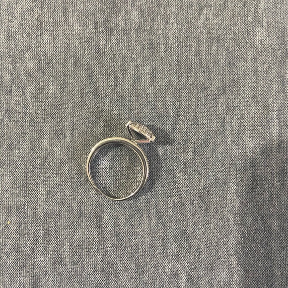 Silver Ring - Picture 3 of 4